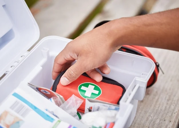 Emergency kit with basic supplies