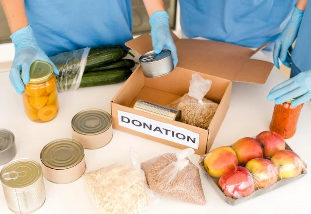 Volunteers organising aid during an emergency